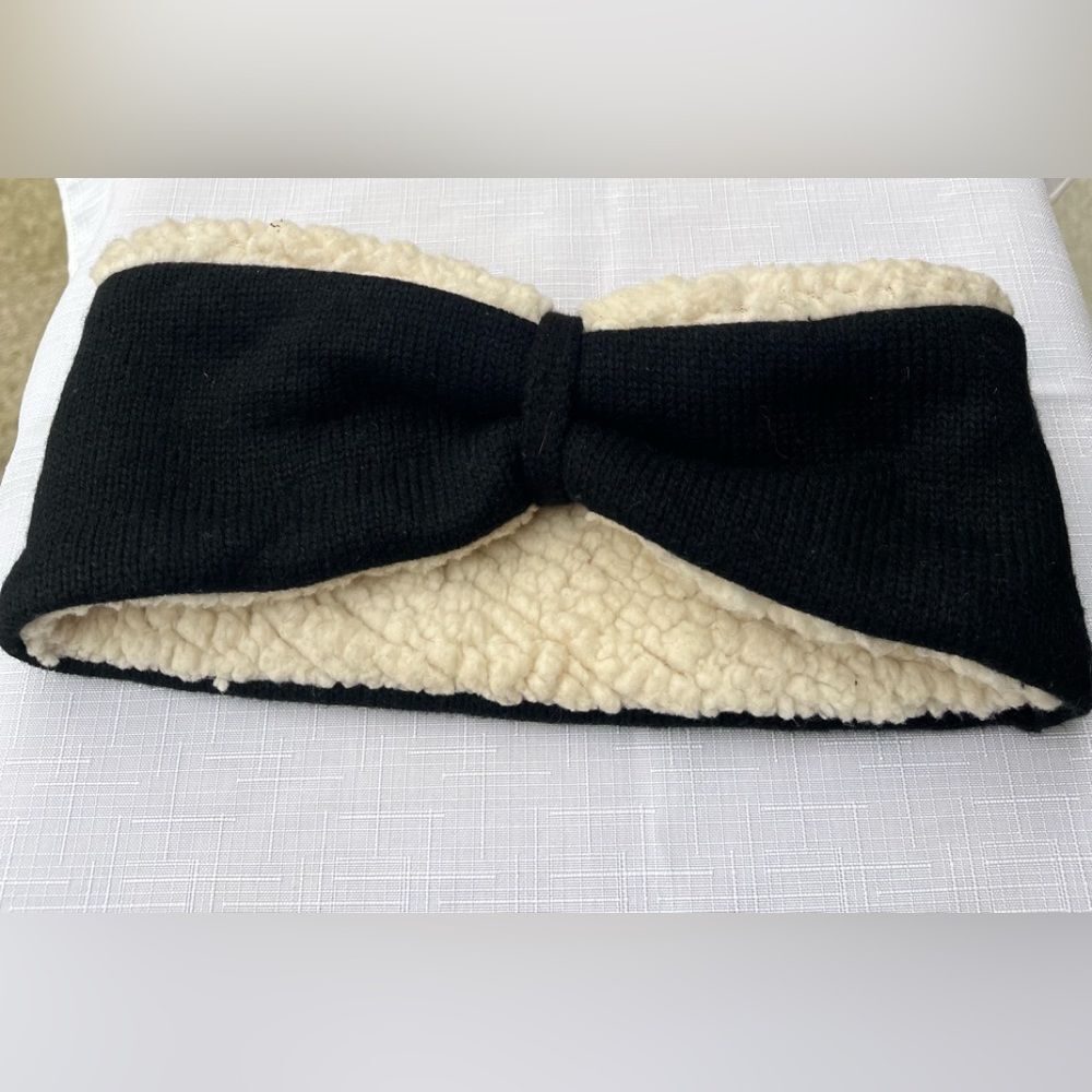 Bear paw black/ivory hair band. Faux fur lining, pinched front, very warm, OS